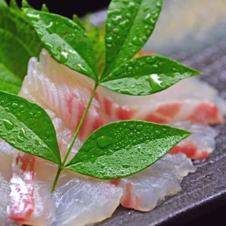 [Delicious praise] Seasonal red sea bream sashimi