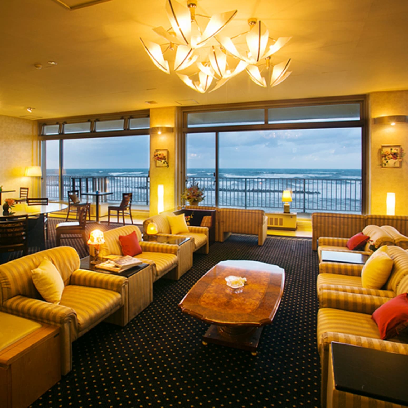 Interior - Lounge
