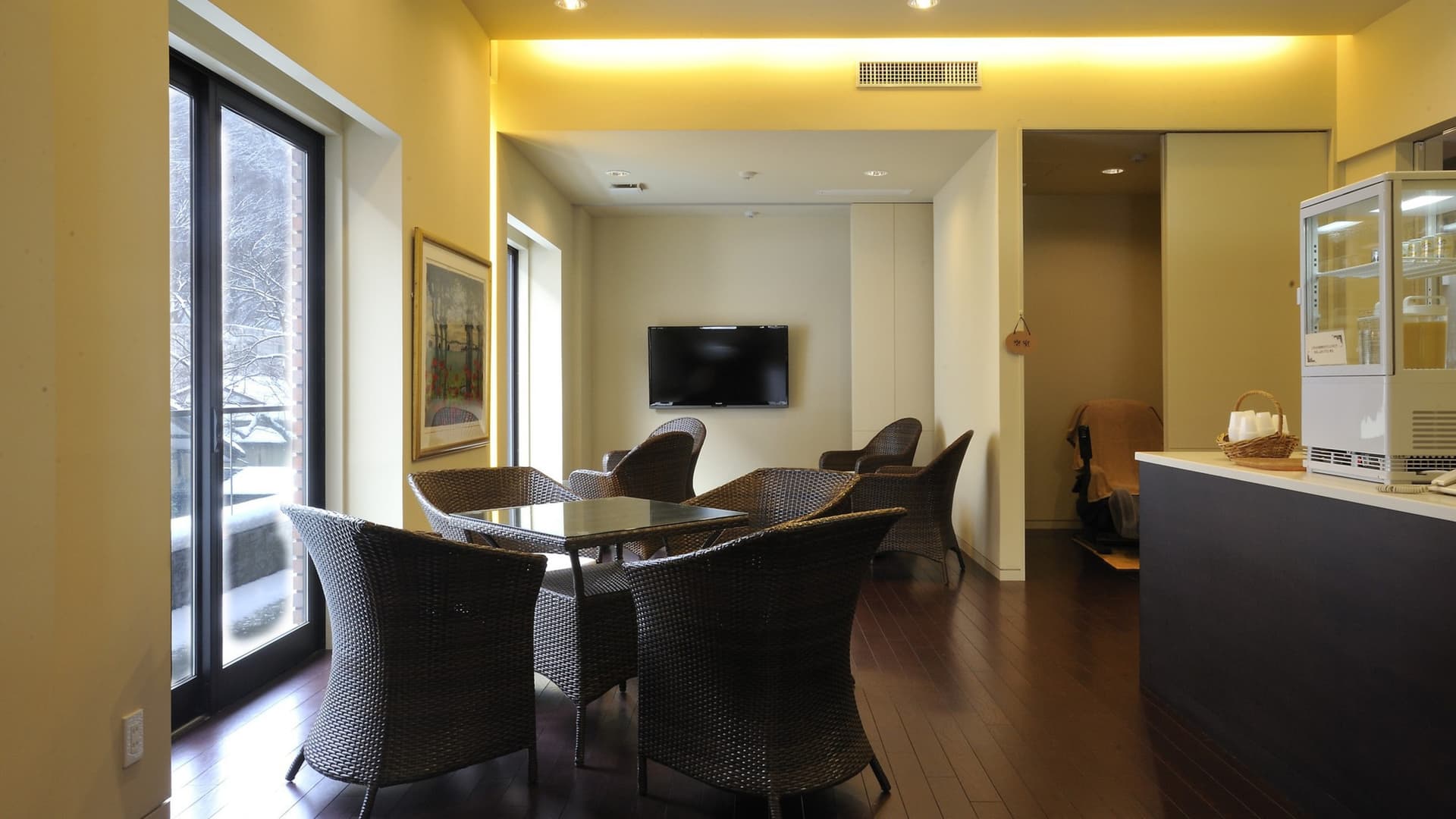 Interior - Lounge

