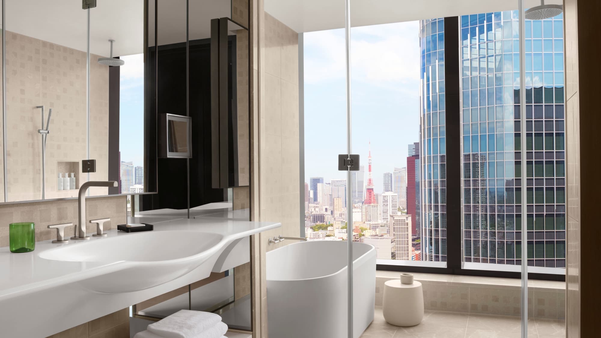 [Urban Deluxe King/Bathroom] Soak in an elegant bathroom while gazing out at the expansive cityscape.
