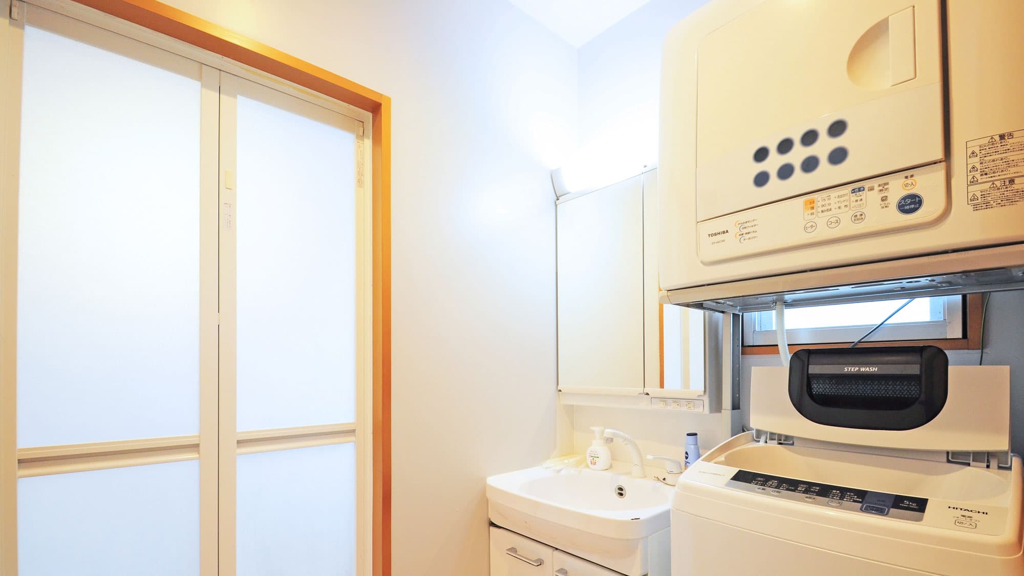 [Inside] There is also a bathroom and a washing machine on the bathroom side!