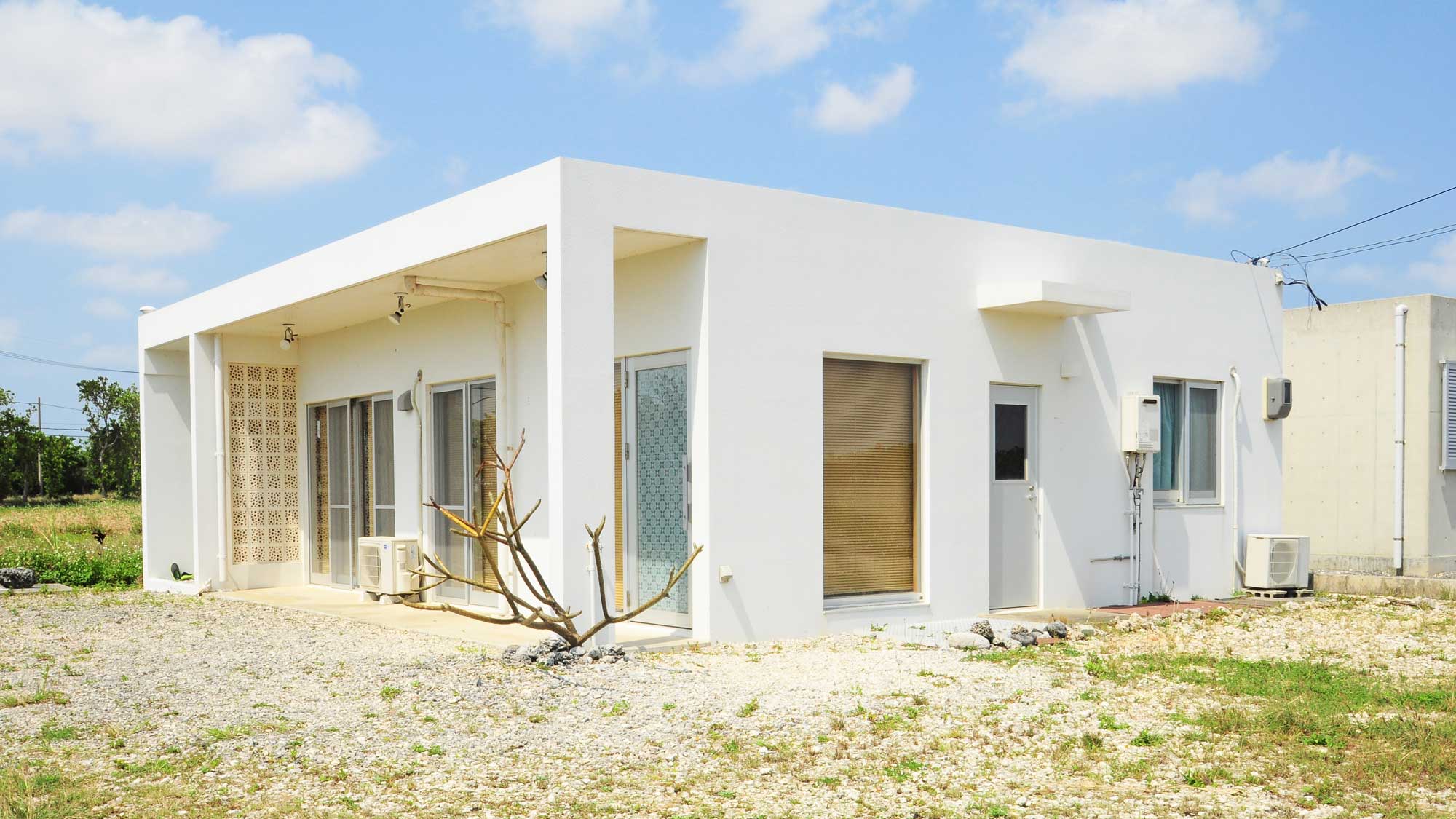 [Exterior] 10 minutes by car from Miyako Airport! Enjoy nature in a secluded and quiet cottage ♪