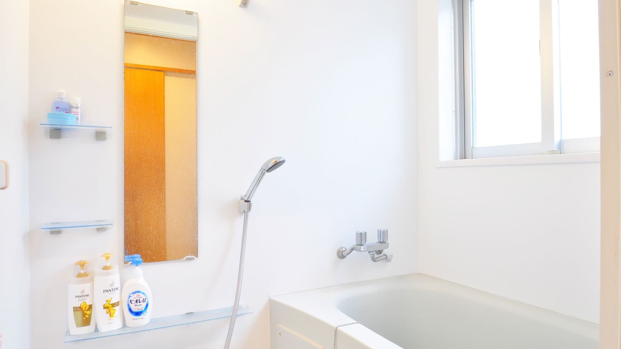 Bathtub and washing machine