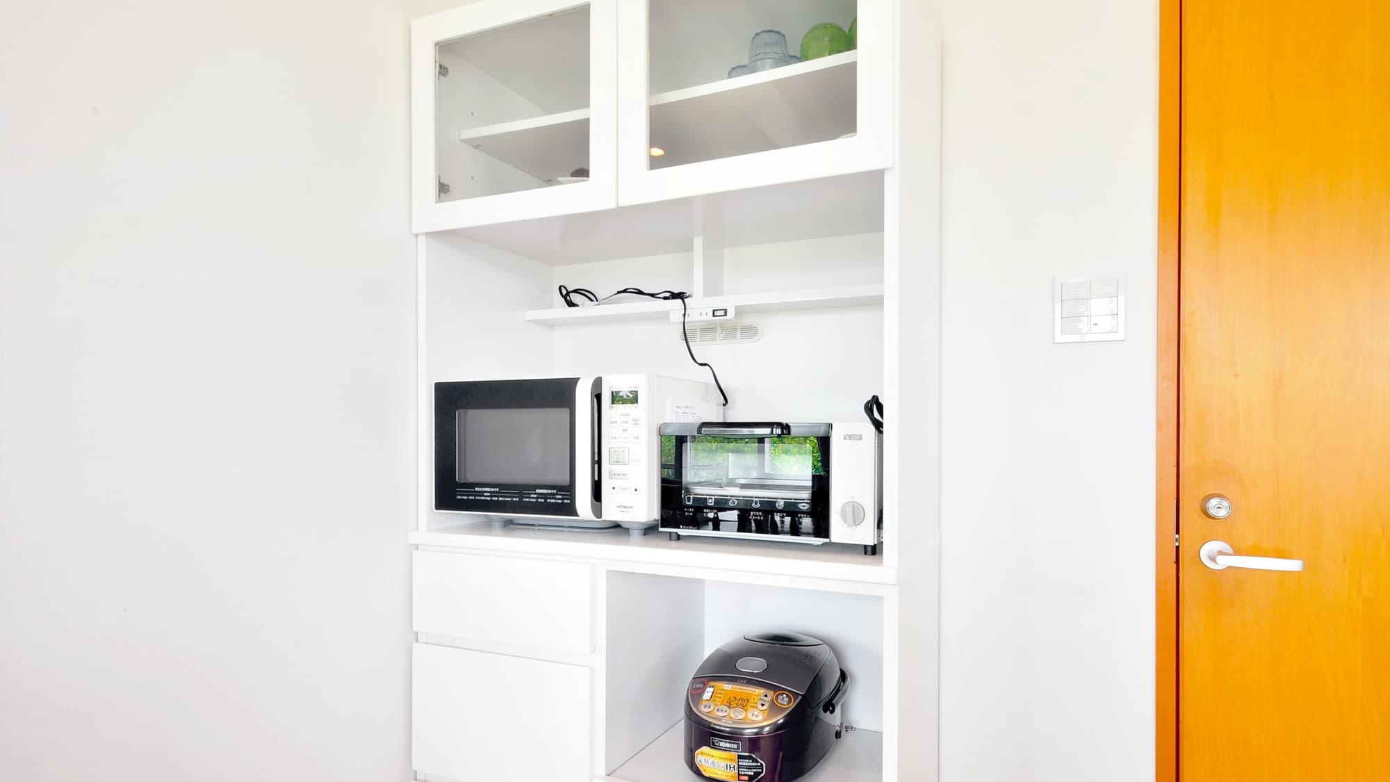 [Kitchen] Tableware and cooking utensils are also available