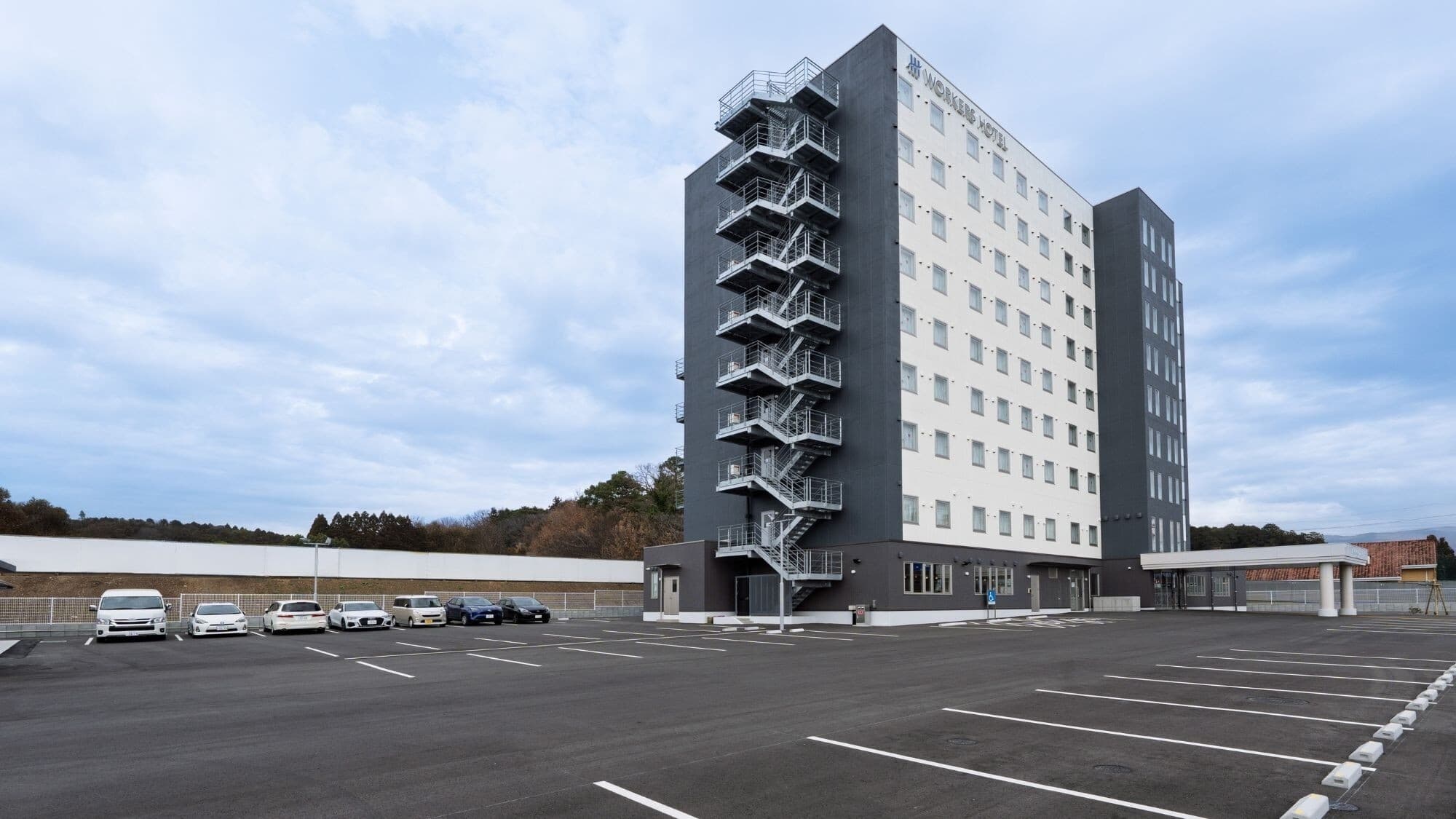 Exterior view (daytime)