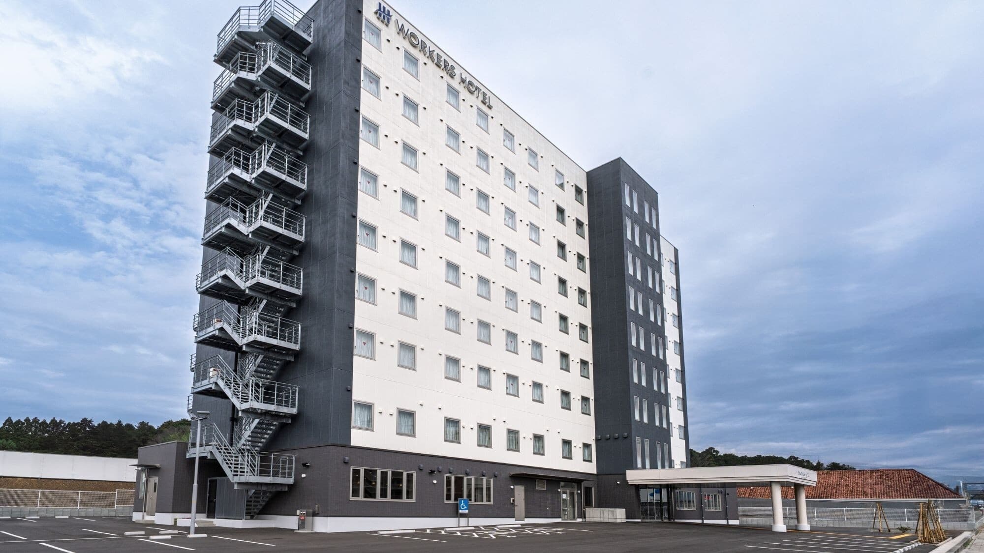 Exterior view (daytime)