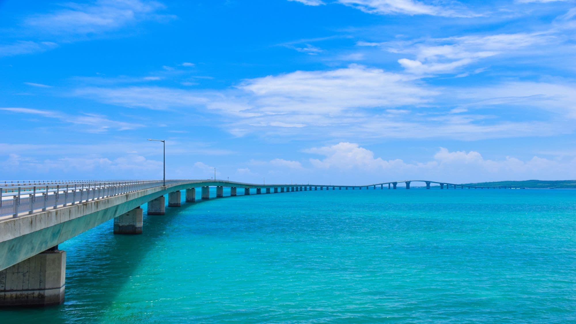 [Irabu Bridge] Approximately 8 minutes by car from our hotel.