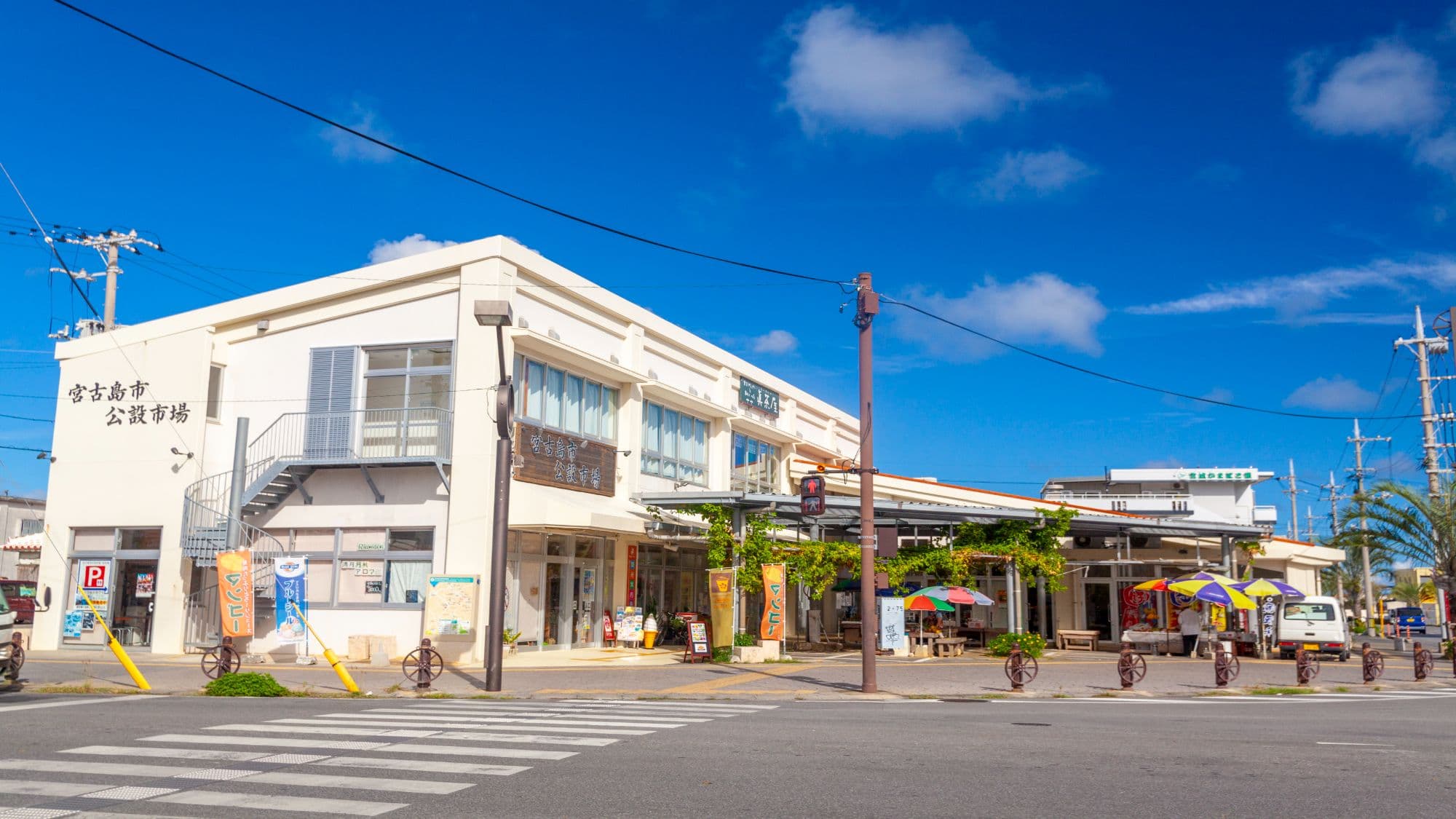 [Public Market] Approximately 6 minutes on foot or 3 minutes by car from our hotel.