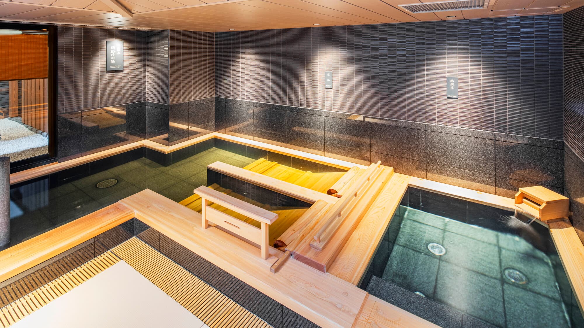 [Men's public bath]