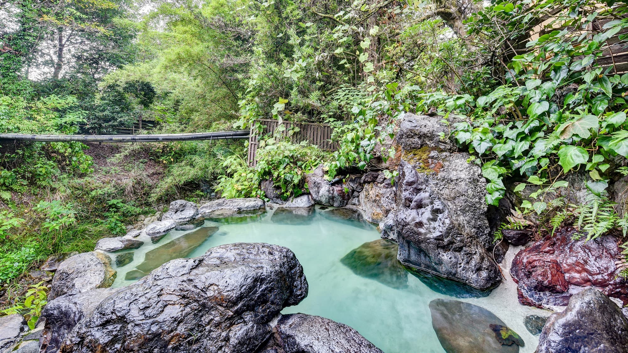 * [Open-air bath] The soft, slimy water is a good spring with an outstanding skin-beautifying effect.