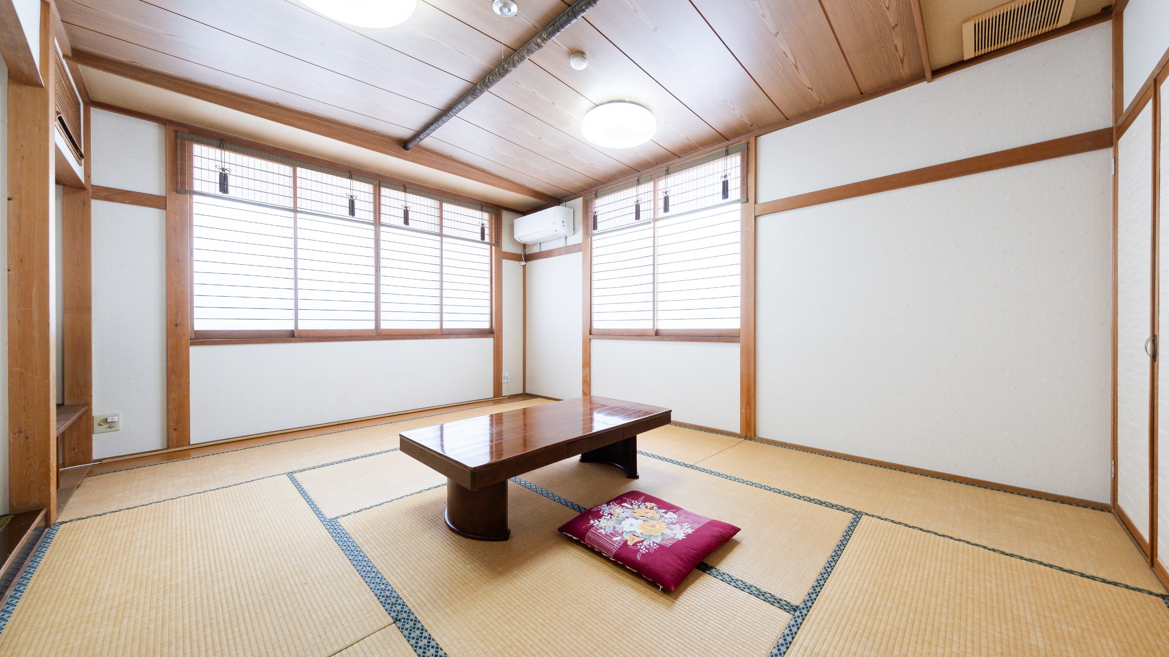 [Non-smoking] Japanese-style room for 1-3 people