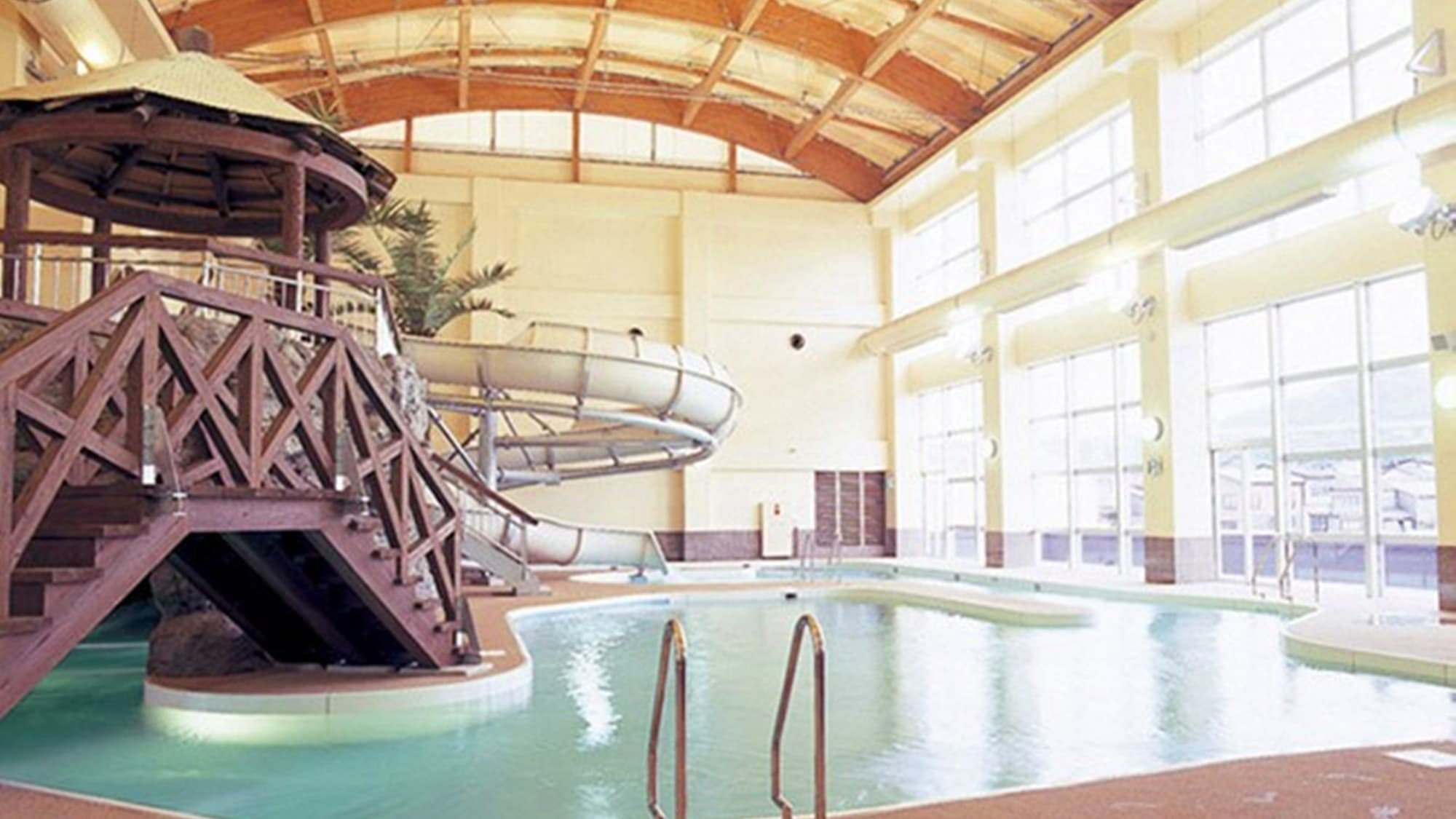 *Facilities/The Yurara pool zone where both adults and children can have fun
