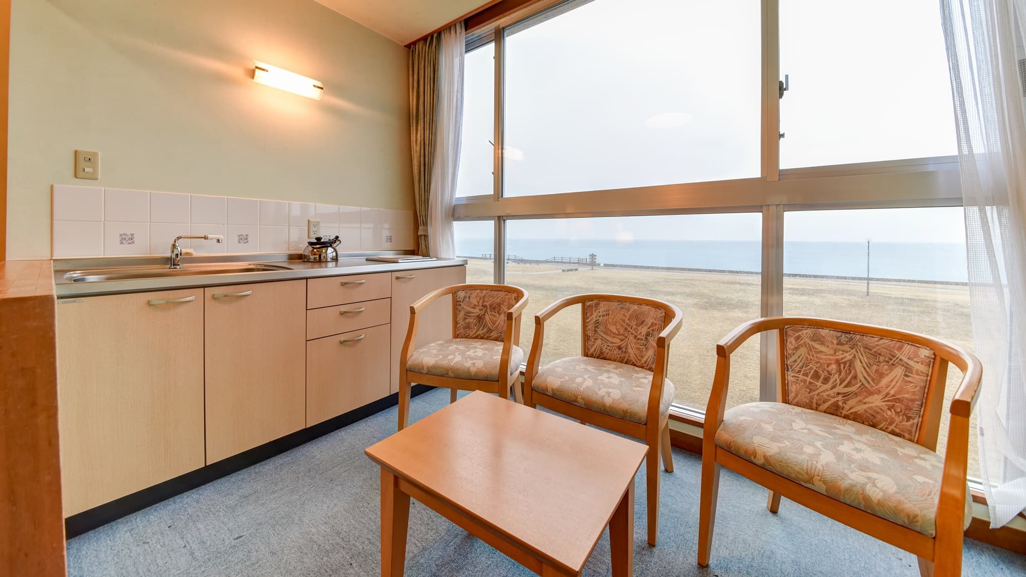 *Example of a room/Leave the room to us! Relax and enjoy the ocean view.
