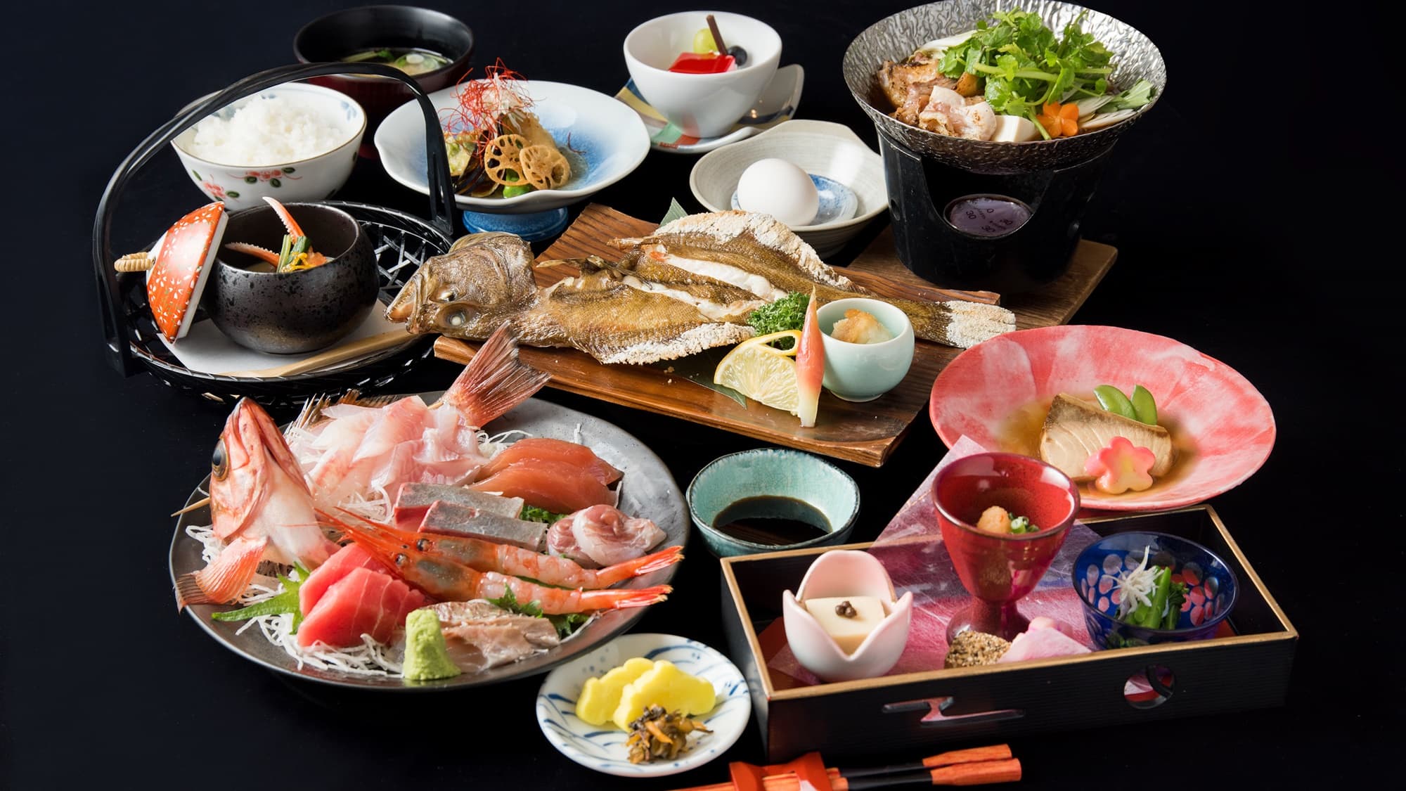 *Dinner example: Kaiseki cuisine (2 servings of sashimi) *Ingredients may change depending on availability.