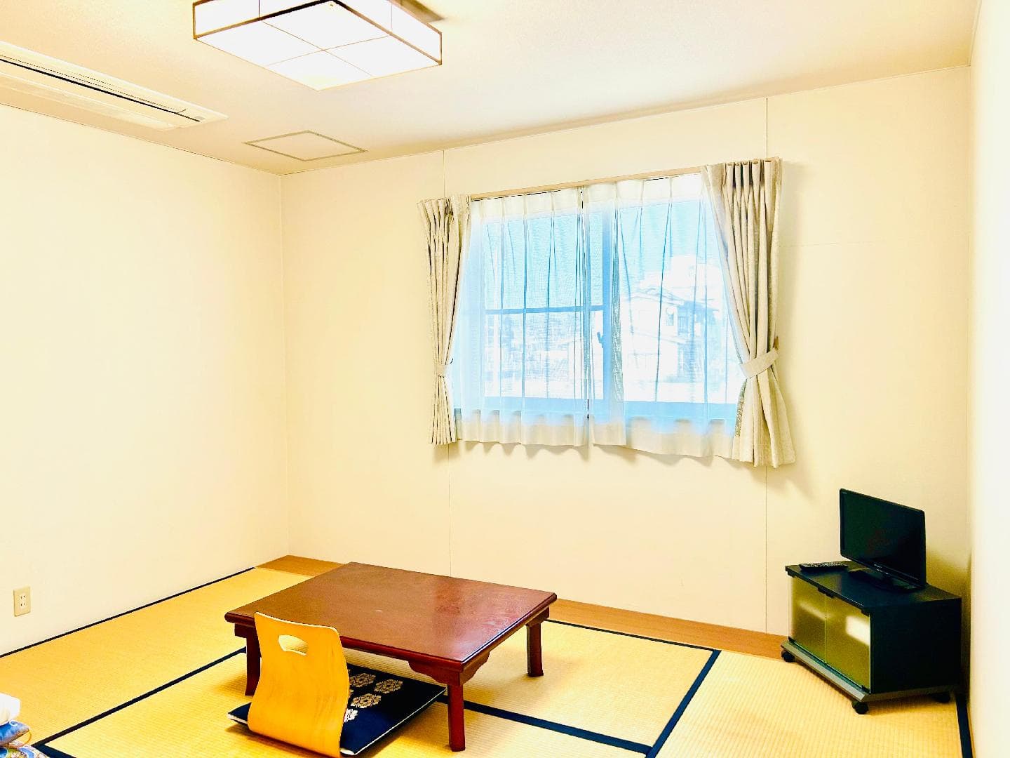 205 Japanese-style room, 6 tatami mats + alpha