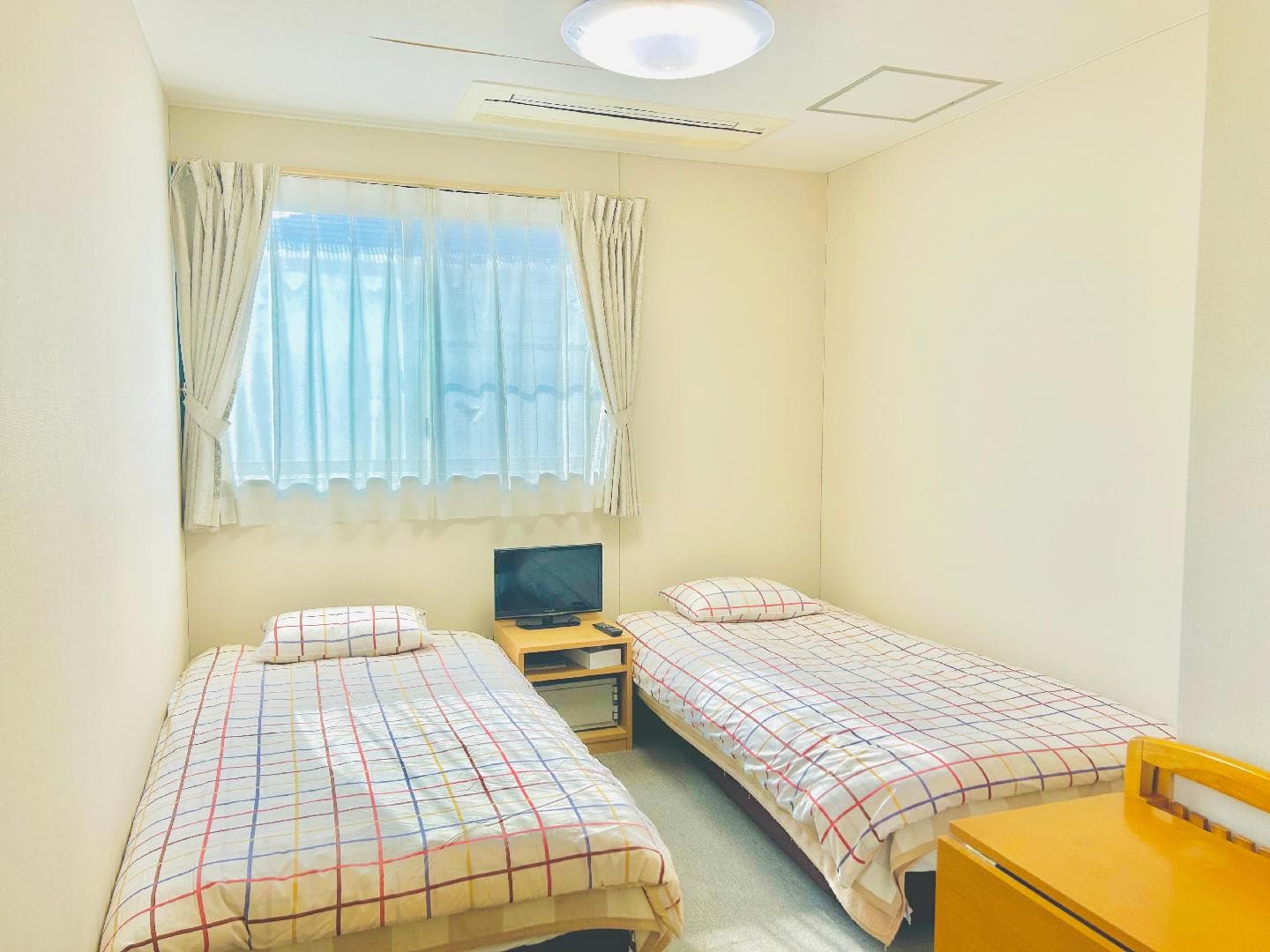 Room 201: Western-style single/twin room