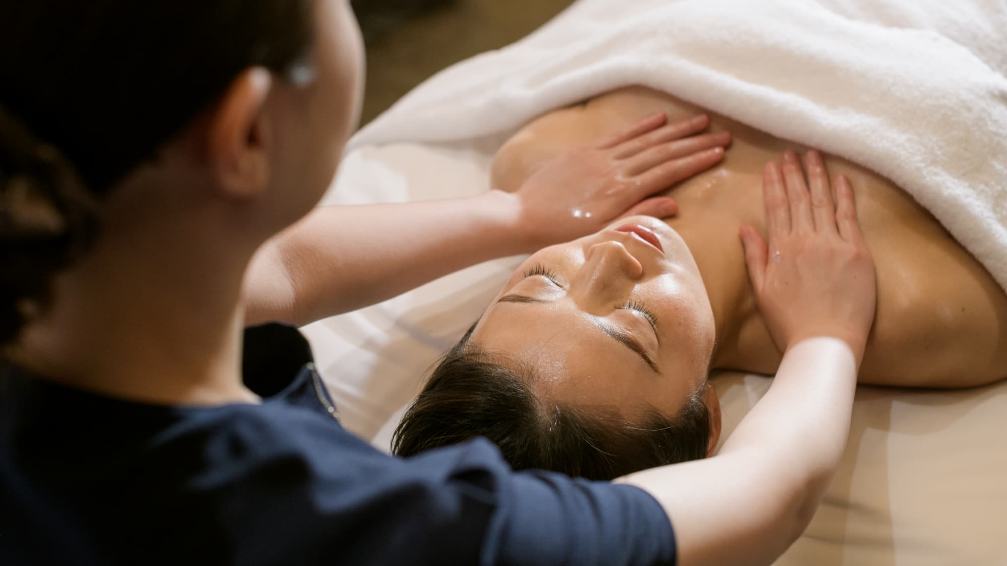 [Wellness Spa ReLabo] We offer all-hand treatments using natural essential oils.