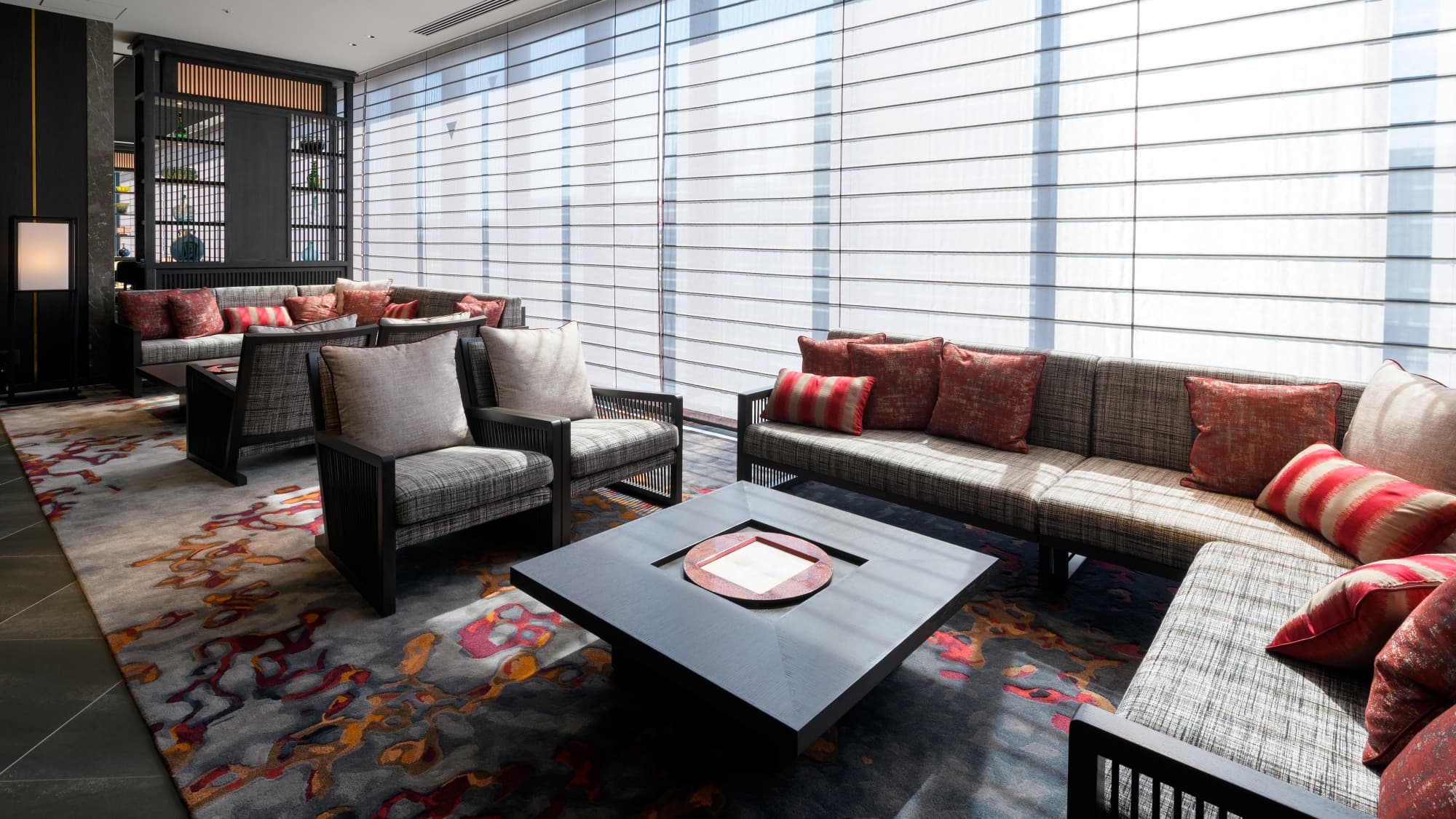 [Hotel Facilities] "Lobby" The starting point of your journey. We provide a space where our guests can spend their time in good health.