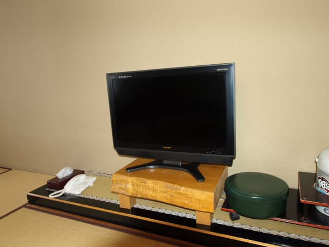 With 32-inch hi-TV