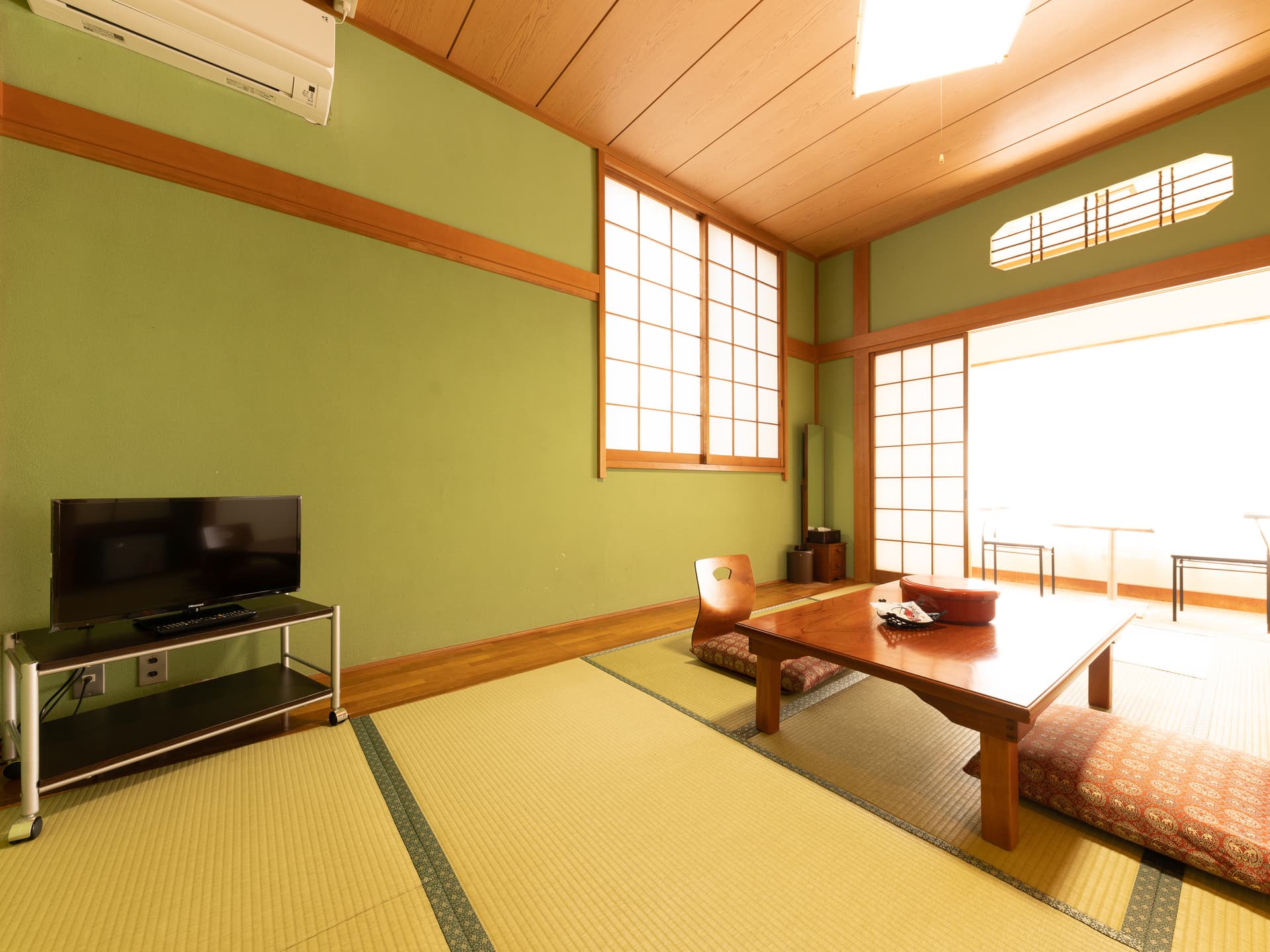 [Non-smoking] Japanese-style room for 1-4 people (no bath or toilet)