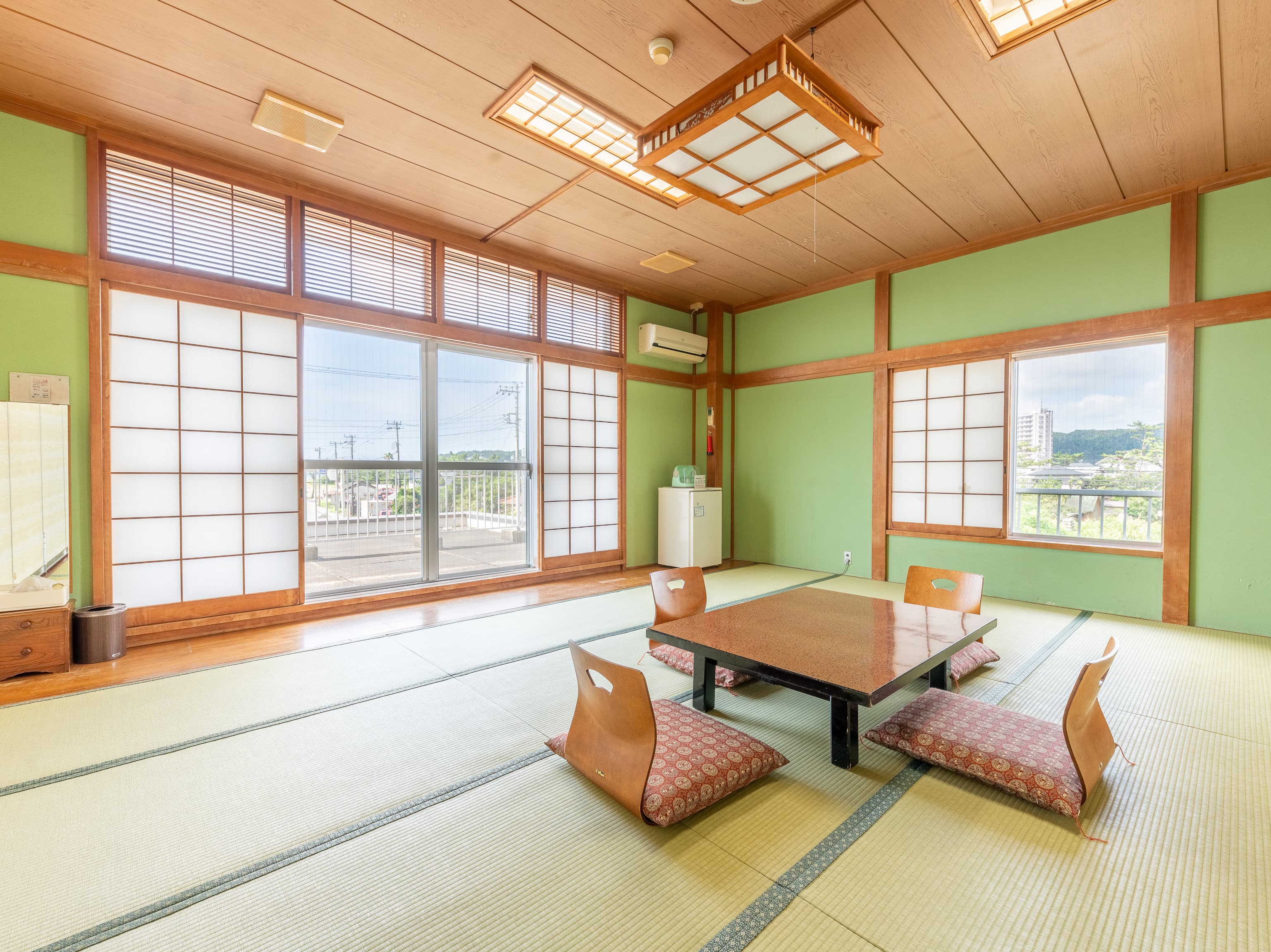 [Non-smoking] Japanese-style room for 1-7 people (no bath or toilet, ocean view)