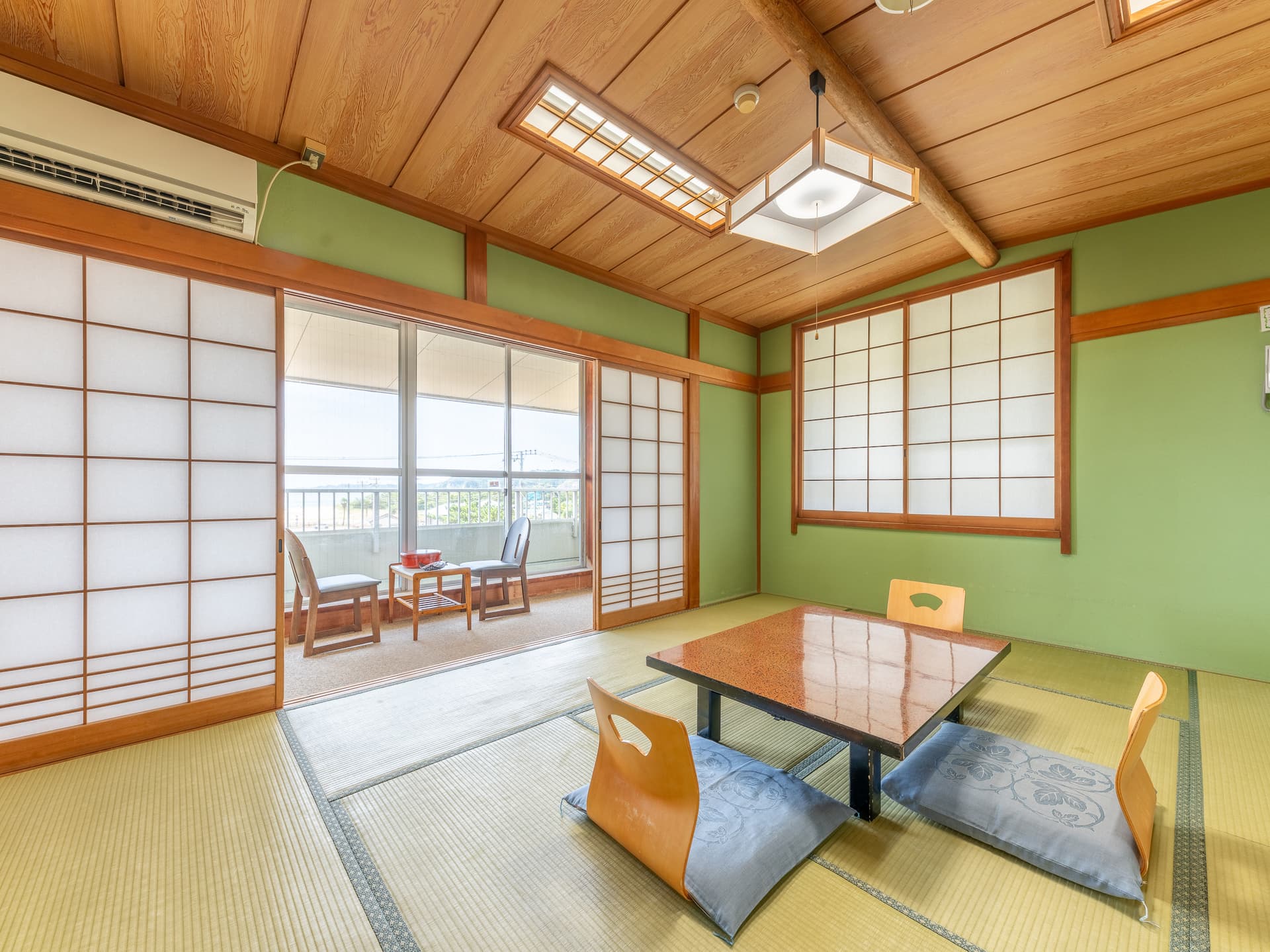 [Non-smoking] Japanese-style room for 1-5 people (no bath, ocean view)