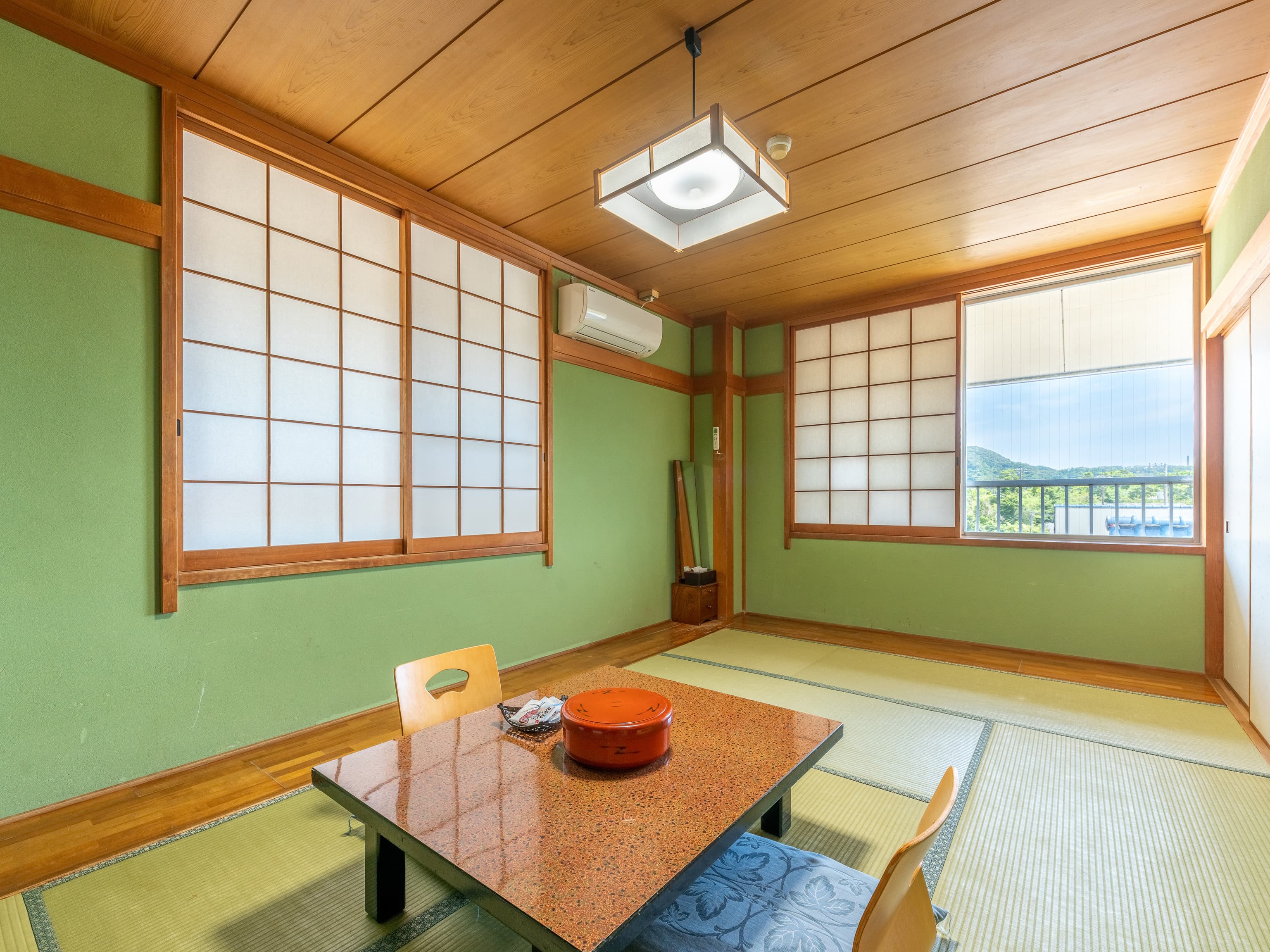 [Non-smoking] Japanese-style room for 1-4 people (no bath)