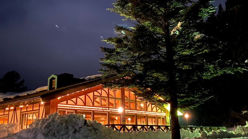 ●Exterior view of the facility (at night)