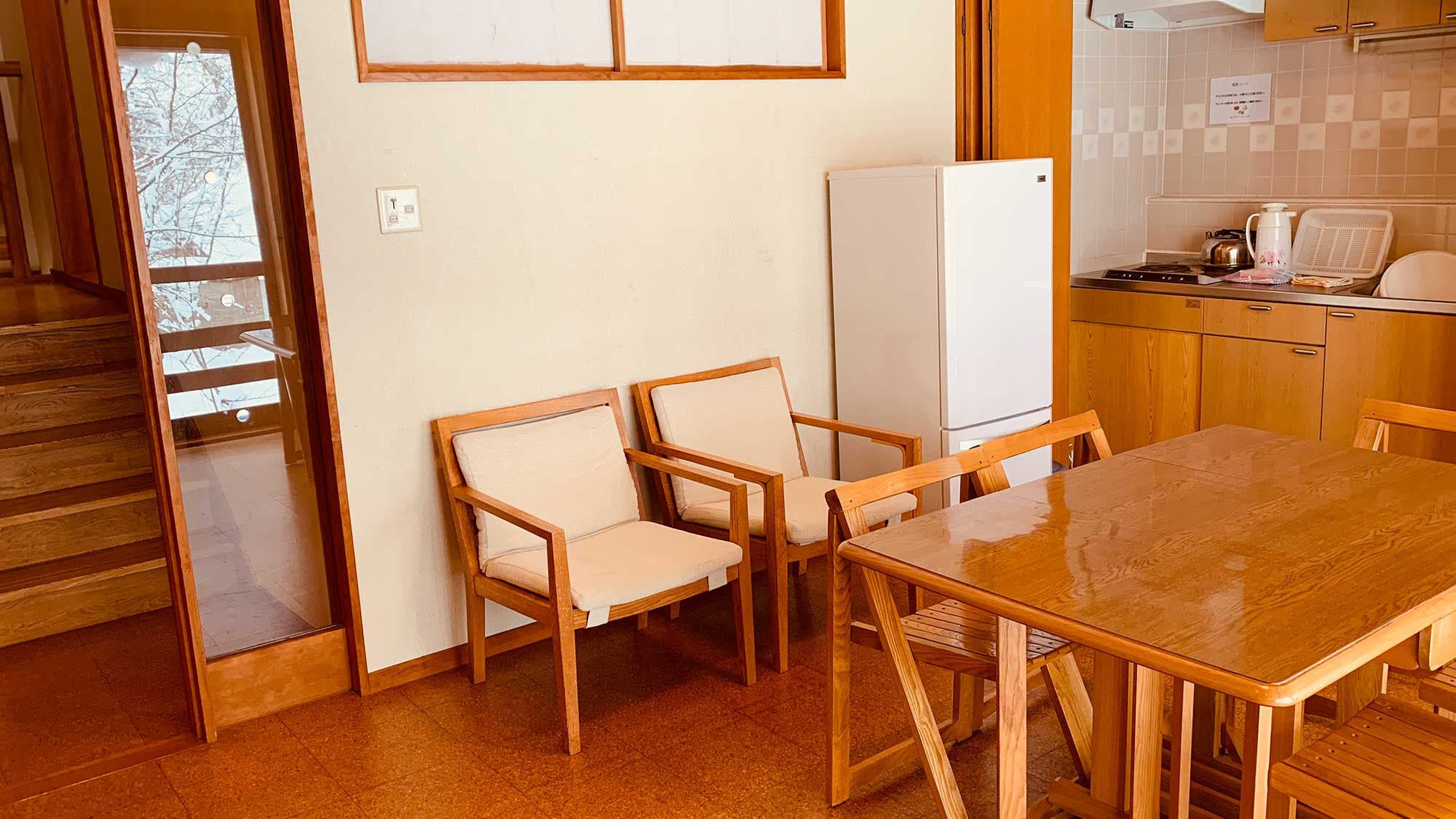 ・[Example of Lodge Type A] Japanese-style room and Western-style room each 10 tatami mats in size