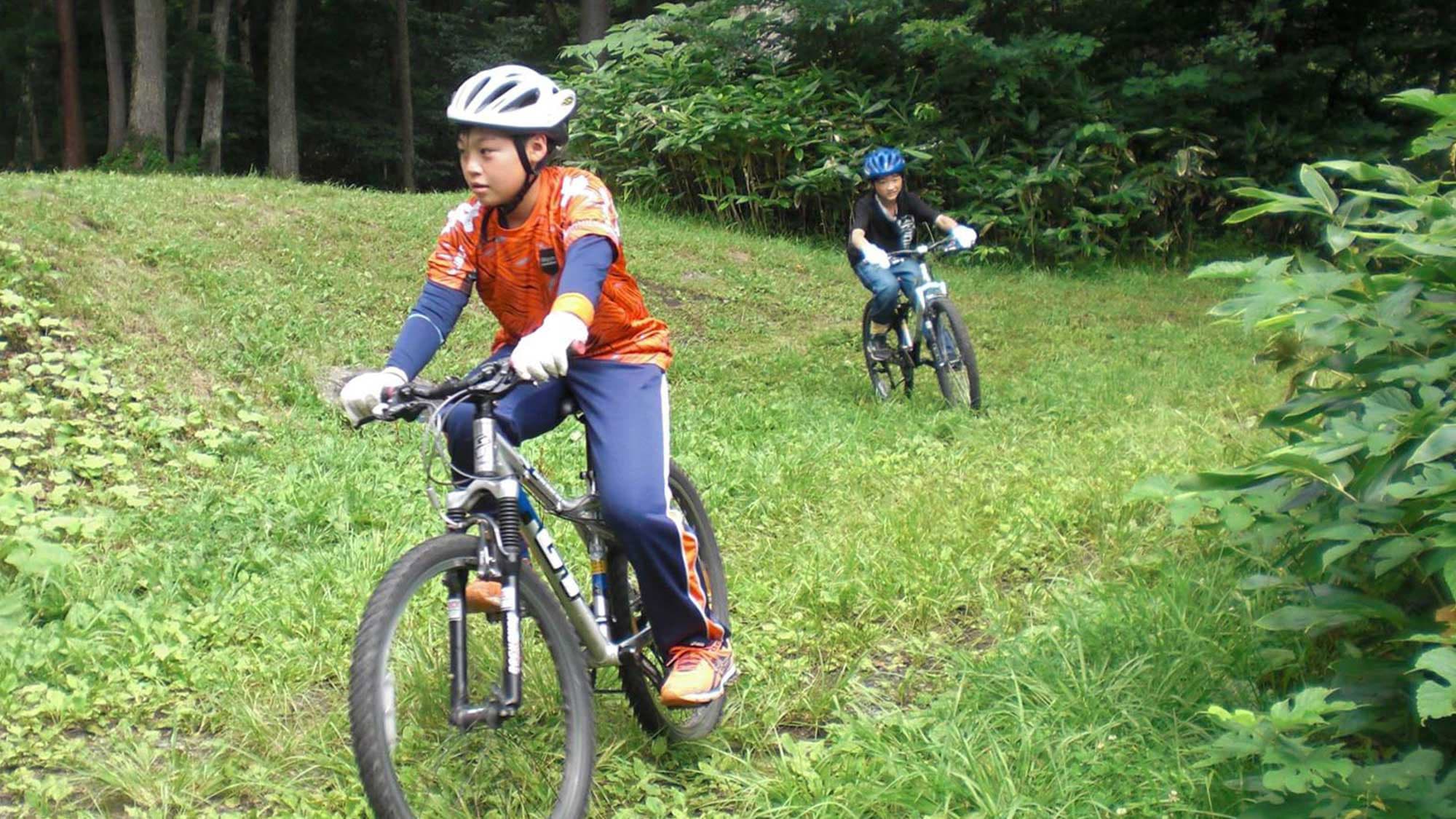 ・E-bikes for children are also available.