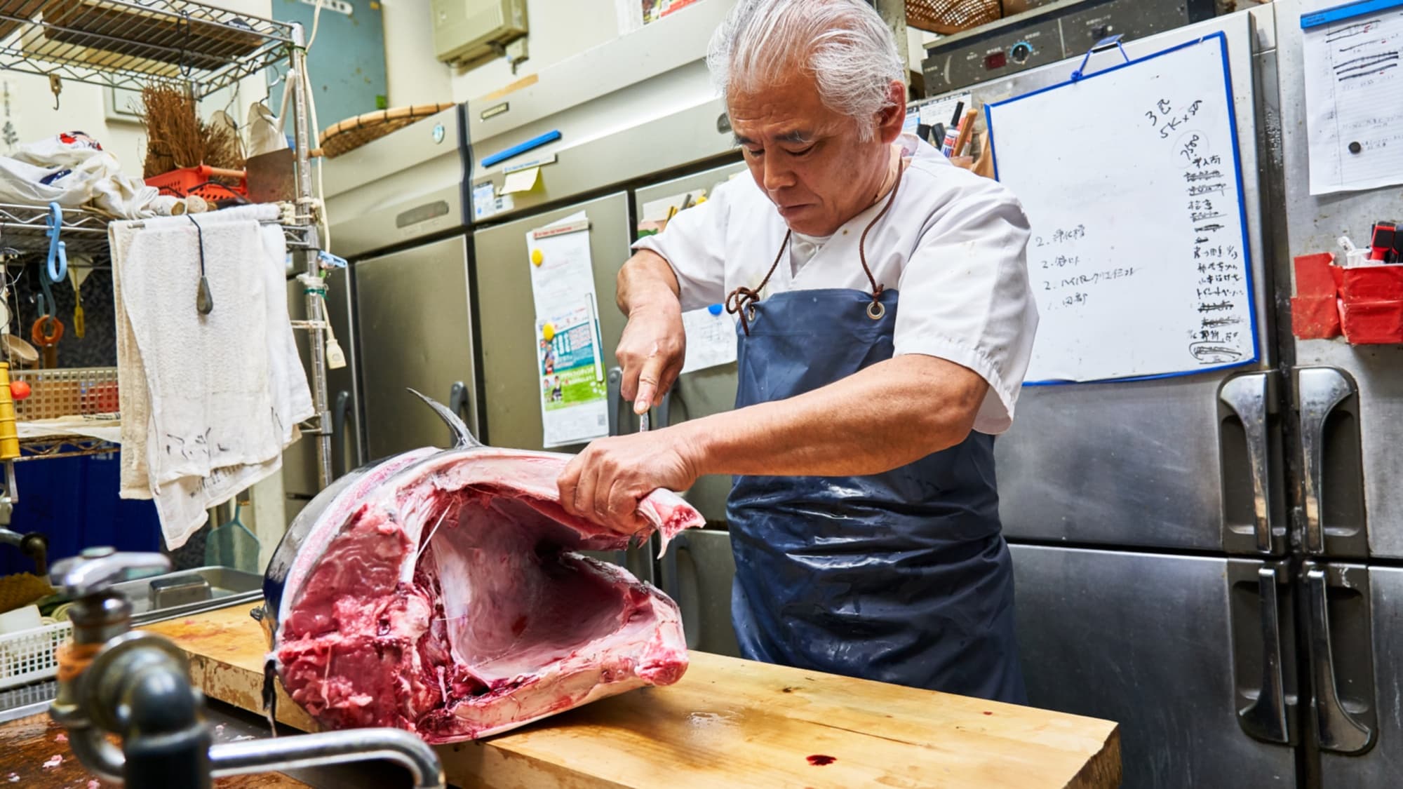 Tuna cutting scene