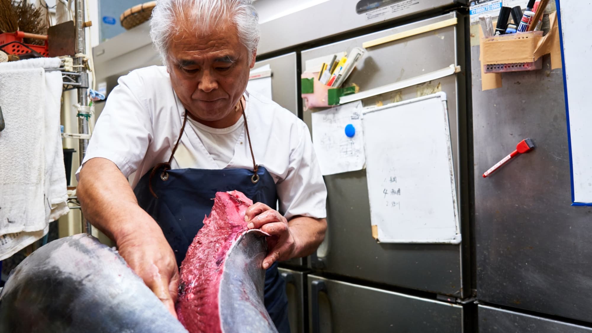 Tuna cutting scene