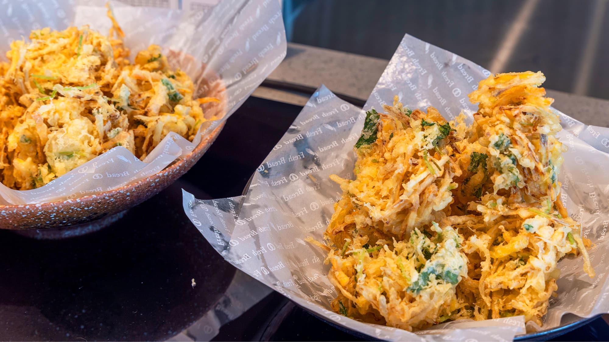 [Breakfast] Freshly fried seasonal tempura. Enjoy the sweetness of seasonal vegetables and their light texture.