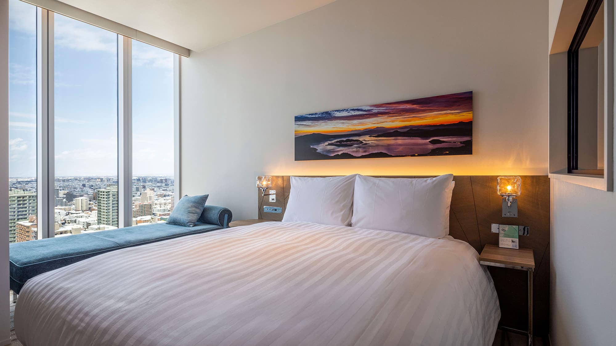 [Queen] 24 square meters / A spacious 160cm wide queen bed ensures a comfortable sleep.