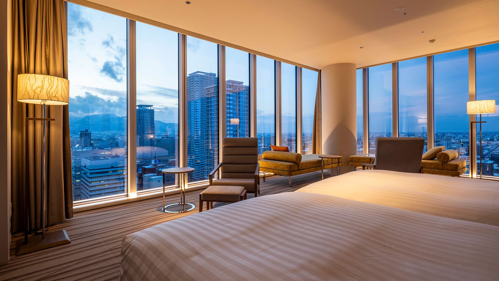 [Corner Suite] 68 square meters / Limited to 4 rooms, this high-floor suite offers a great view to soothe your tired body and mind.