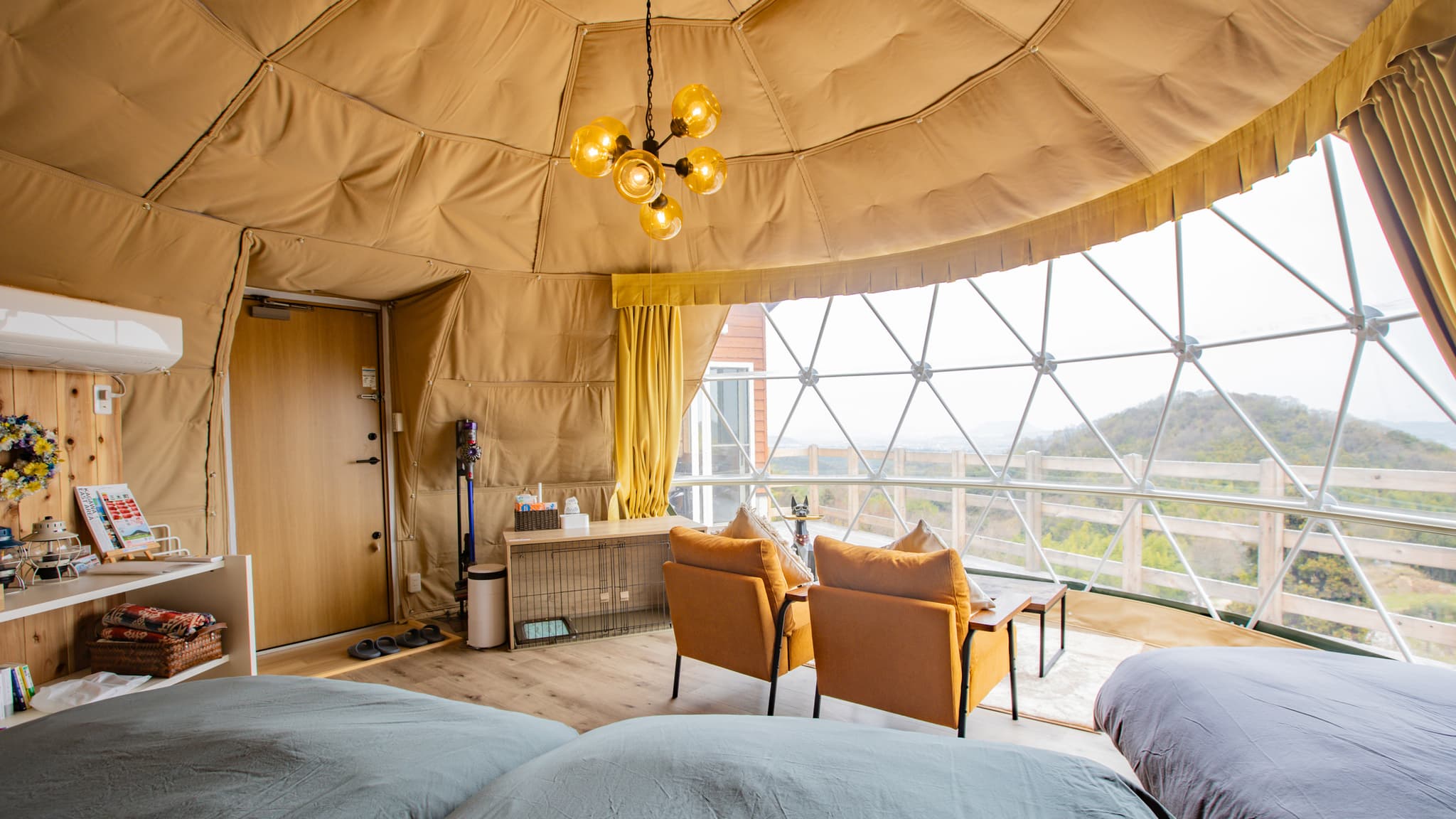 ～Room Summer～・Number of beds: Semi-double bed x 2 (France Bed)
