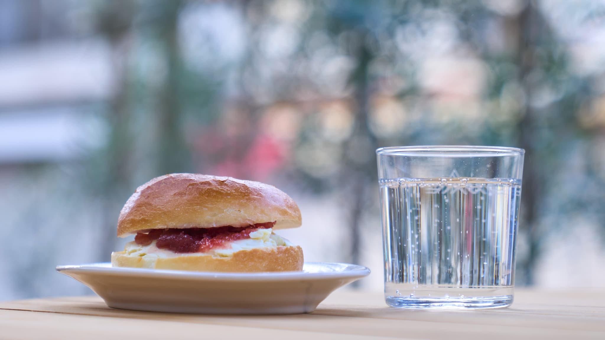 Menu example: Cream cheese and jam bagel