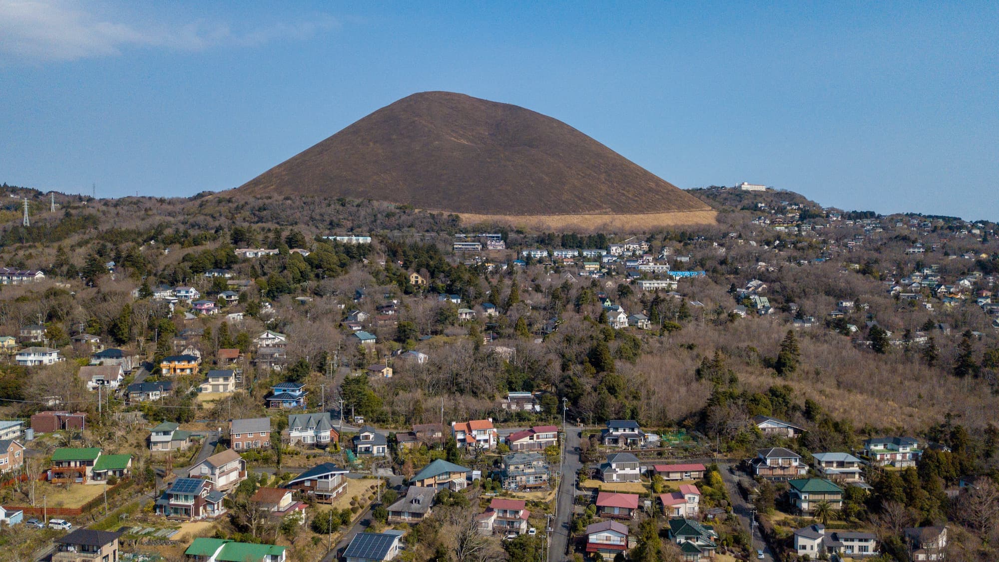 Omuroyama: Go to the top by lift! 360 degree panorama! A 1km mountaintop promenade.