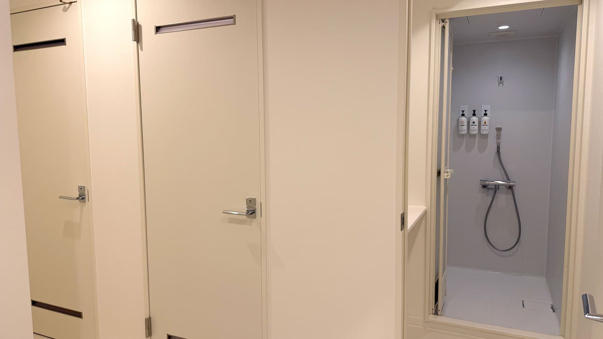 Showers (3 for men, 2 for women)