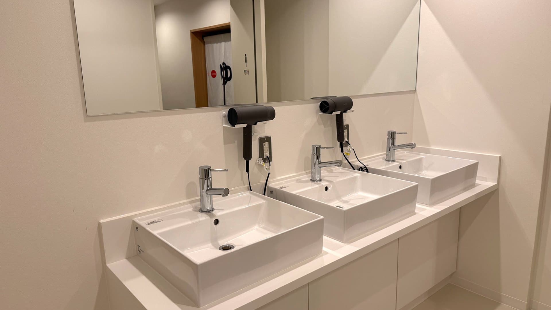 Washroom (with hair dryer)