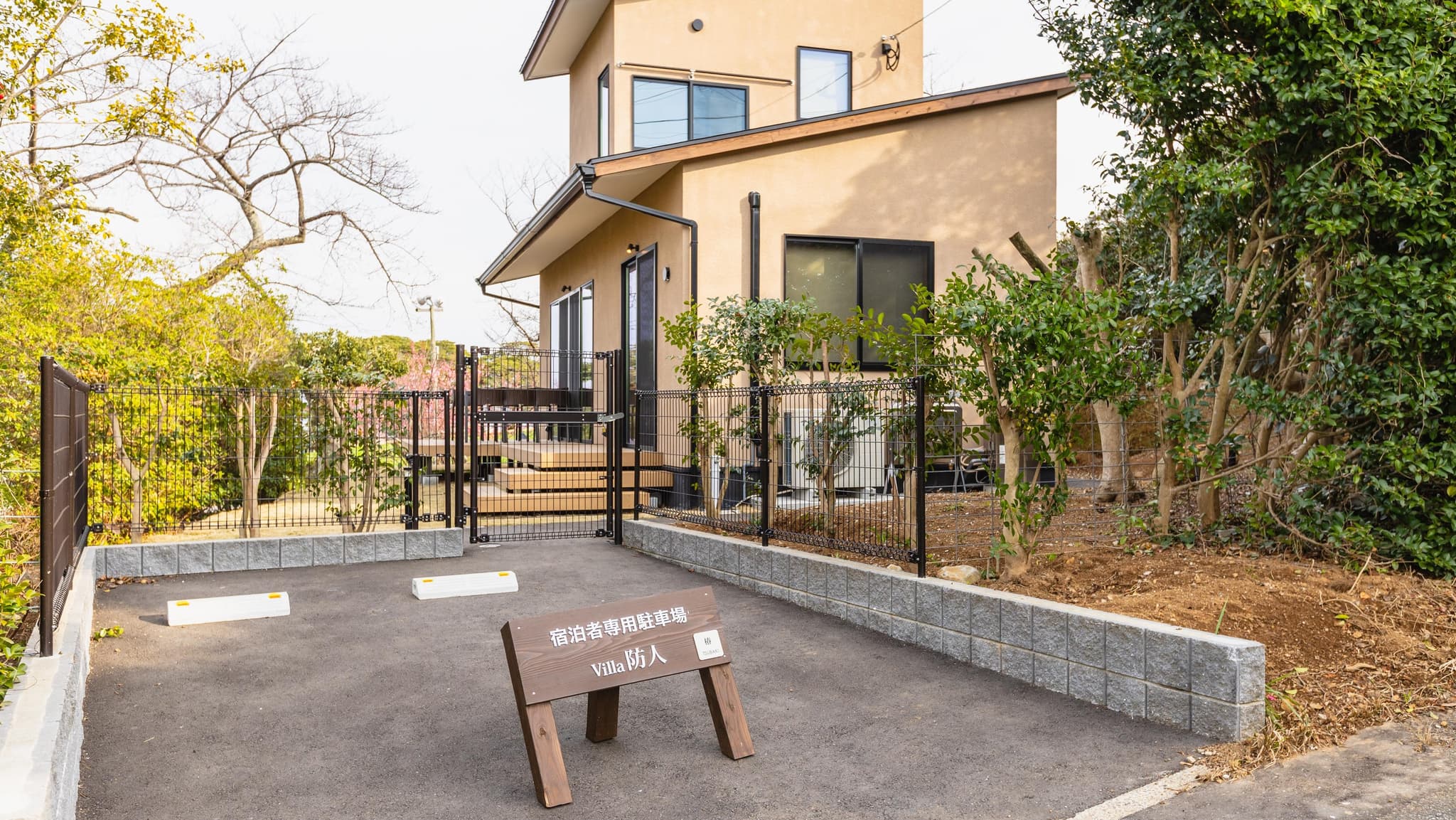 Flower Garden Area Villa/Private Parking Lot