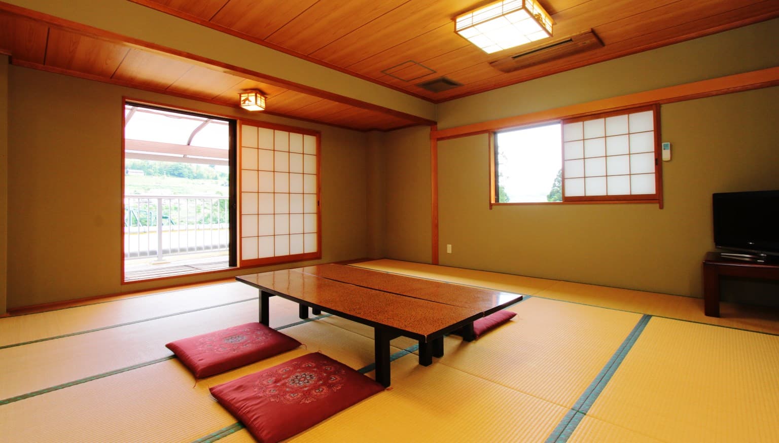 <Room details> *Depending on the number of people, the hotel will assign a room of your choice.