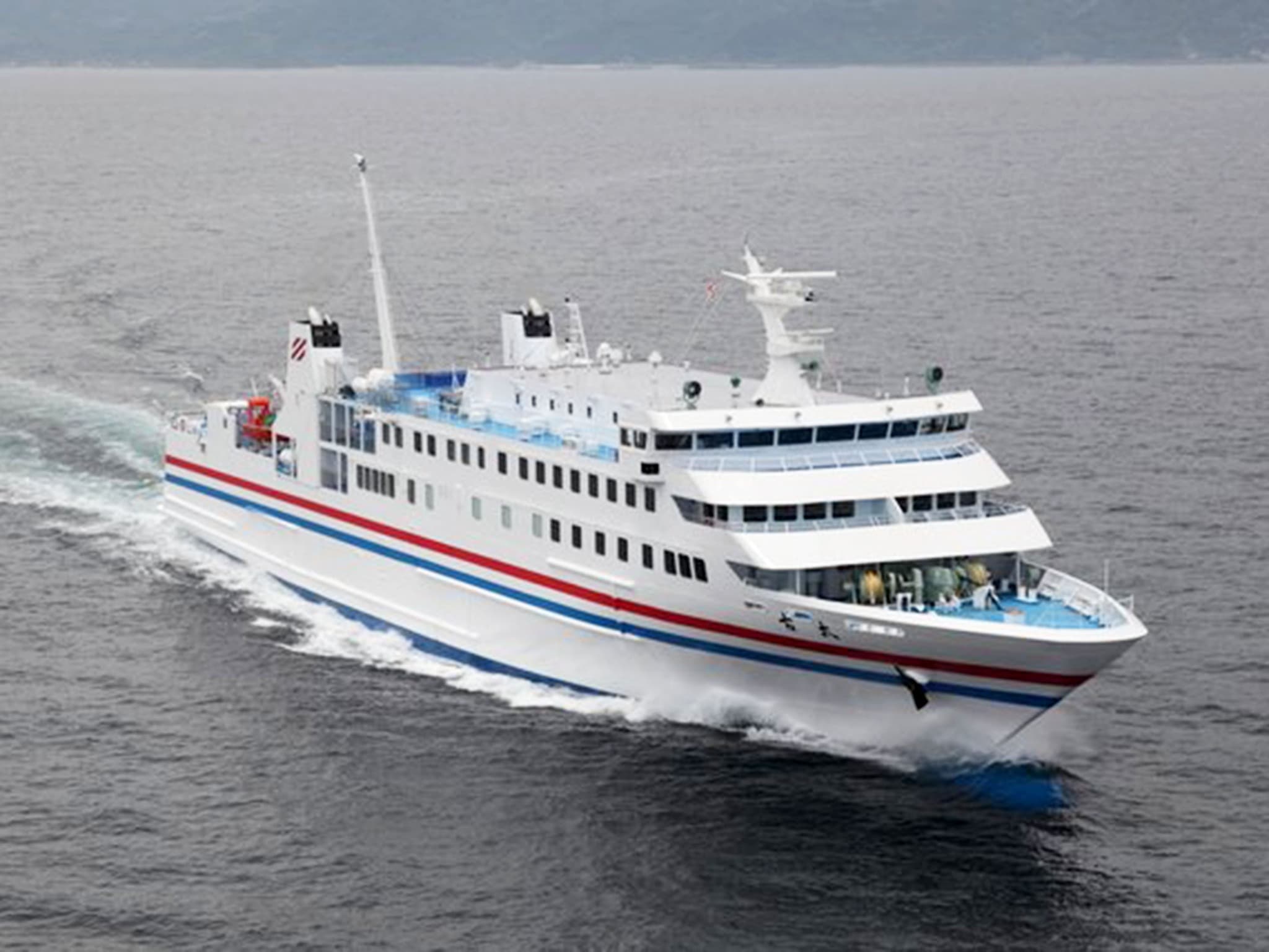・ Approximately 90 minutes from Nagasaki Port and 80 minutes from Sasebo Port by high-speed boat
