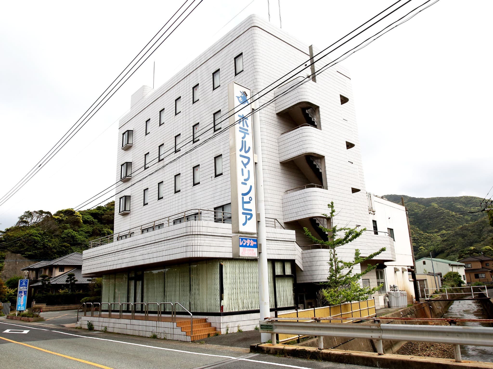・ [Exterior] 5 minutes by car from Arikawa Port. Recommended for business and sightseeing