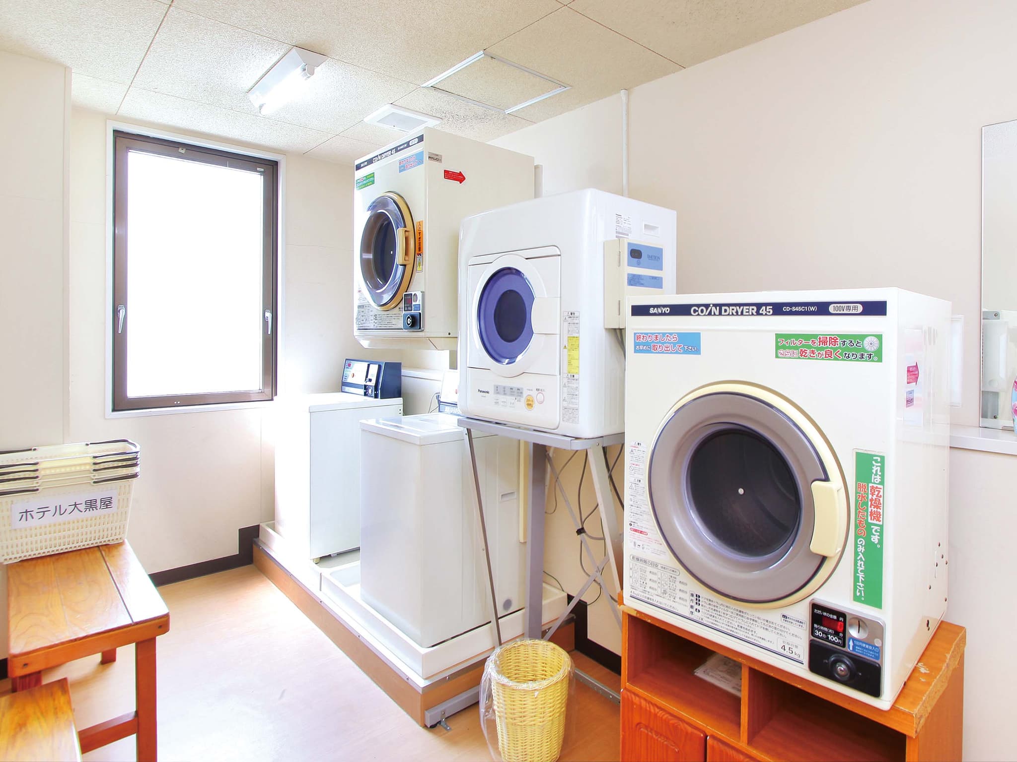 4th floor [Coin laundry]
