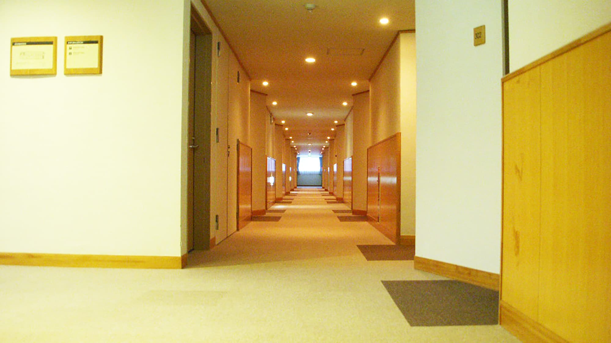 * [Corridor] A corridor leading to each room.