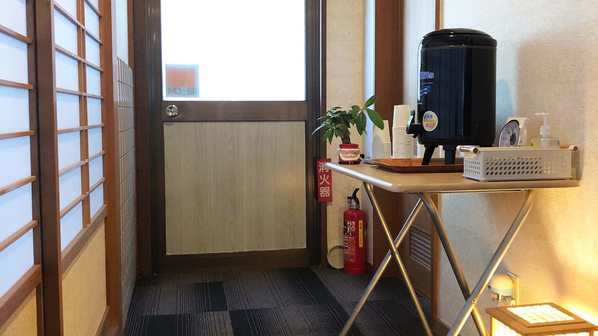 Tea etc. are prepared in the corridor