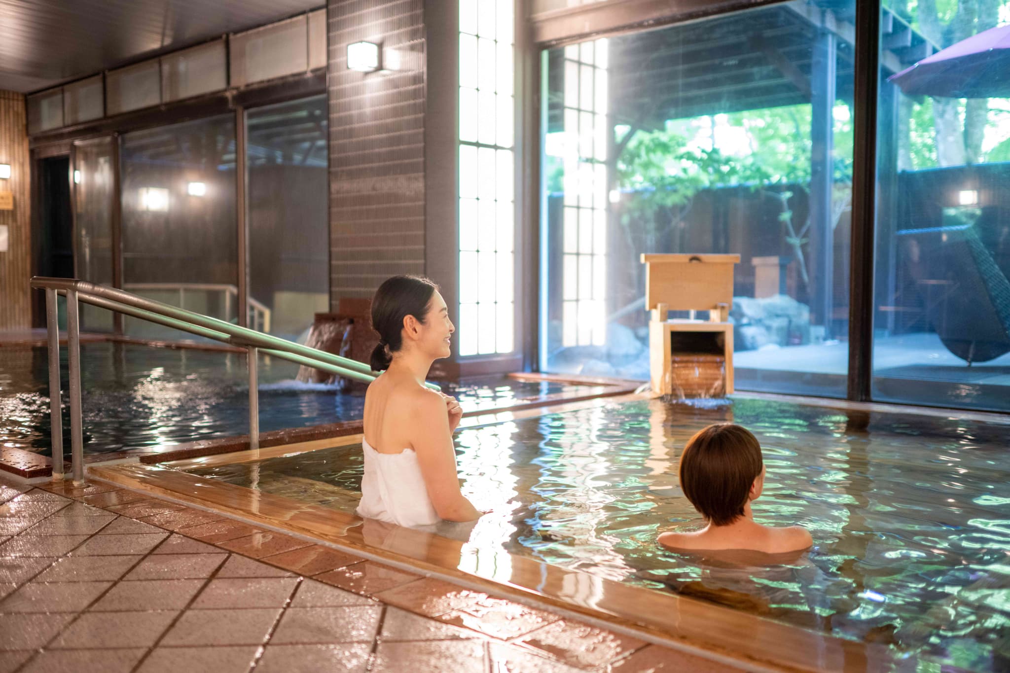 Large public bath, women's bath image