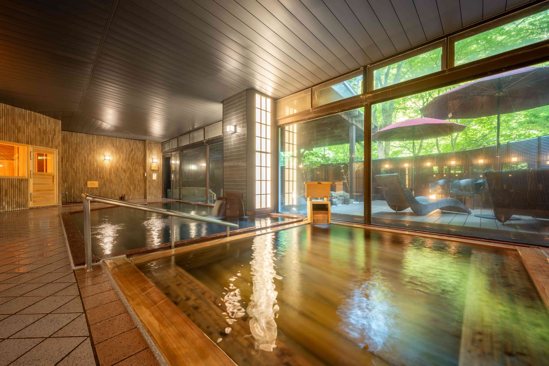 Large public bath, women's bath