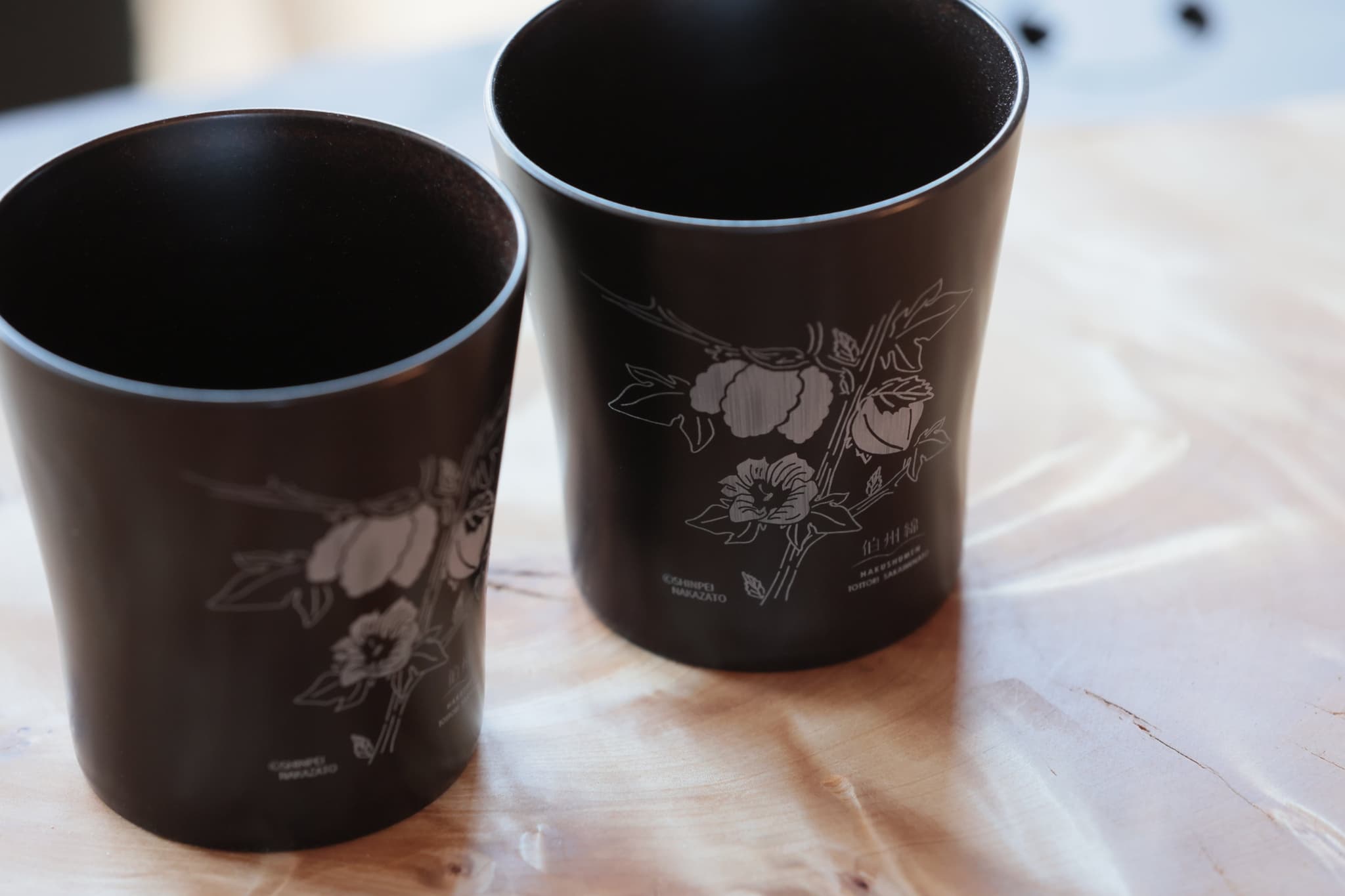 This forest tumbler is made from Hakushu cotton grown in Sakaiminato City, Tottori Prefecture, and branches discarded after the cotton harvest.